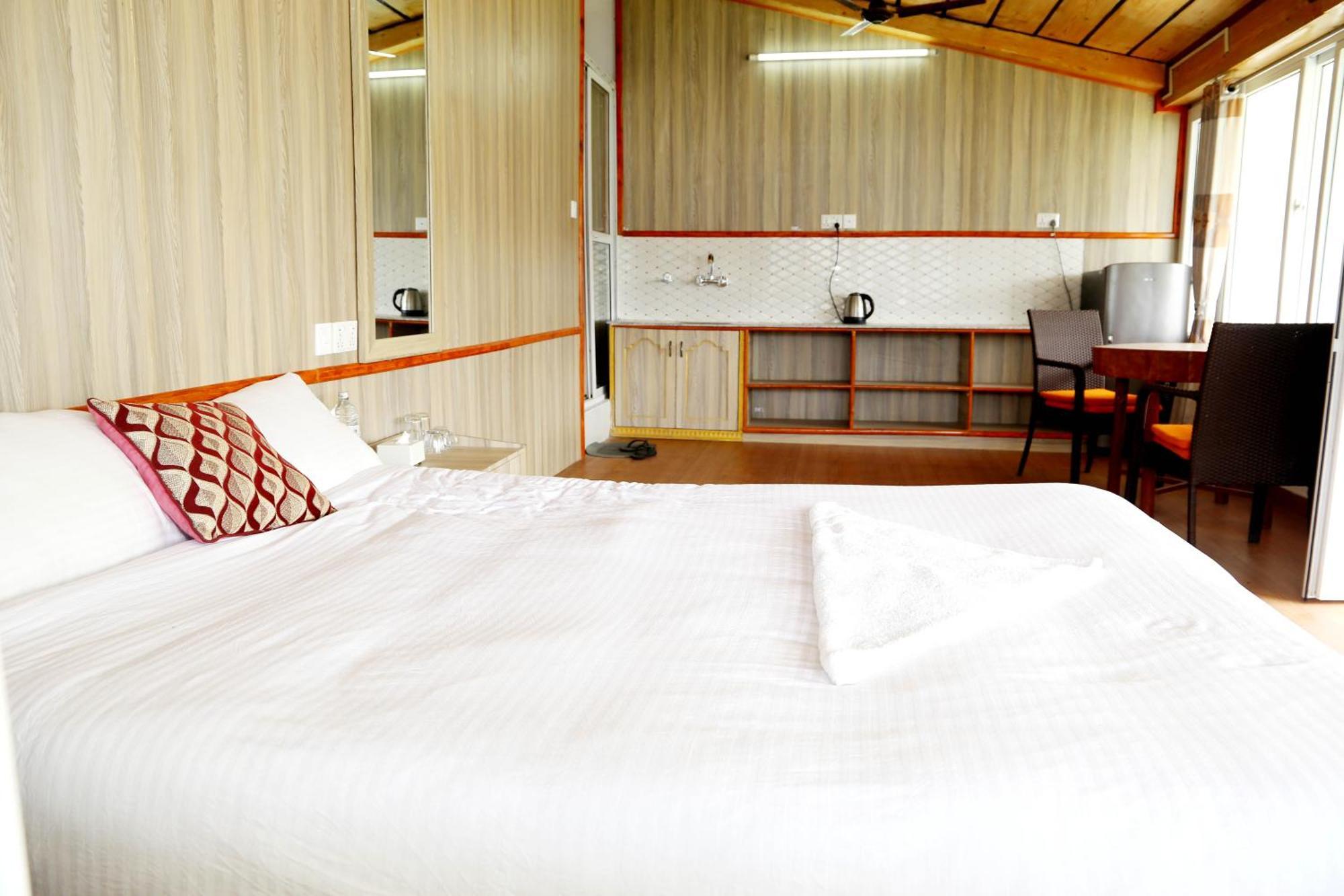 Hotel Waterside 포카라 외부 사진