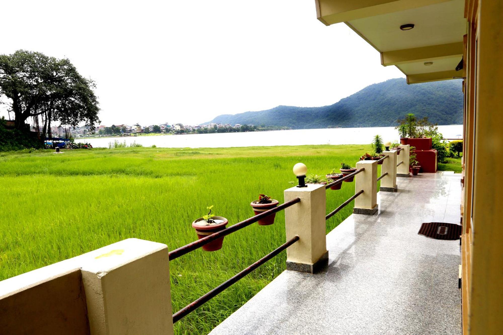 Hotel Waterside 포카라 외부 사진