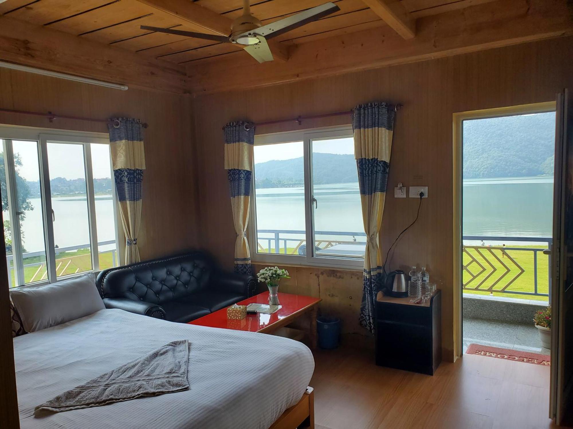 Hotel Waterside 포카라 외부 사진