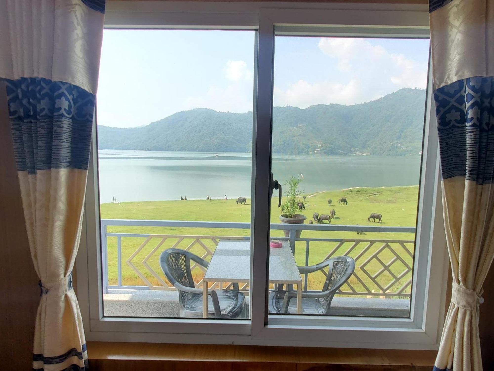 Hotel Waterside 포카라 외부 사진